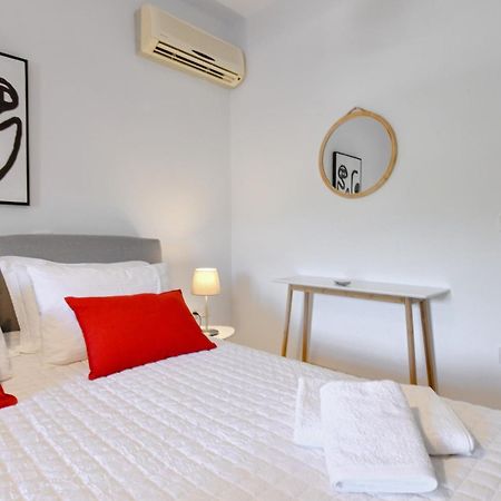 Amazing 2 Bedroom Apartment Overlooking The Marina Of Vourkárion Exterior foto
