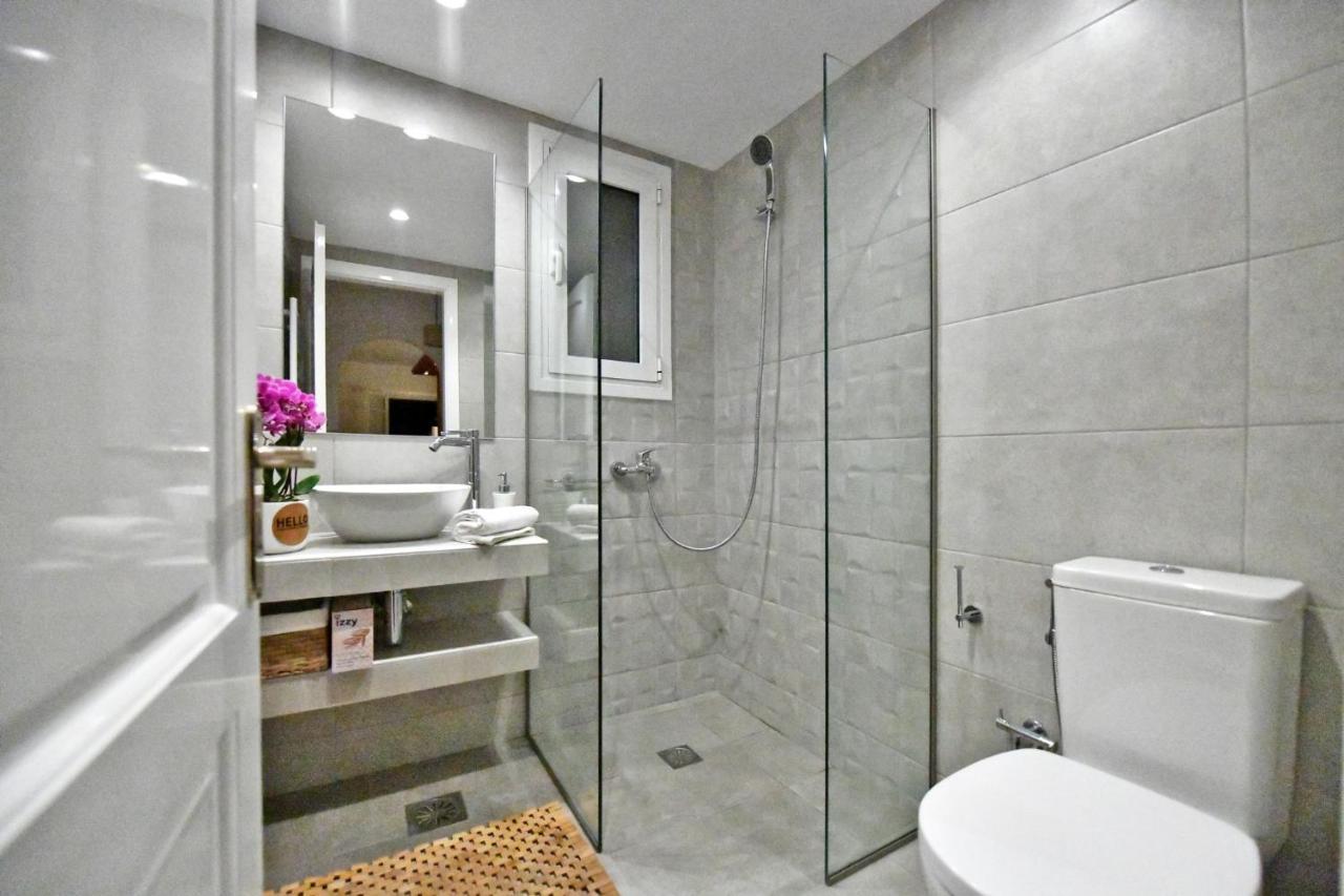 Amazing 2 Bedroom Apartment Overlooking The Marina Of Vourkárion Exterior foto