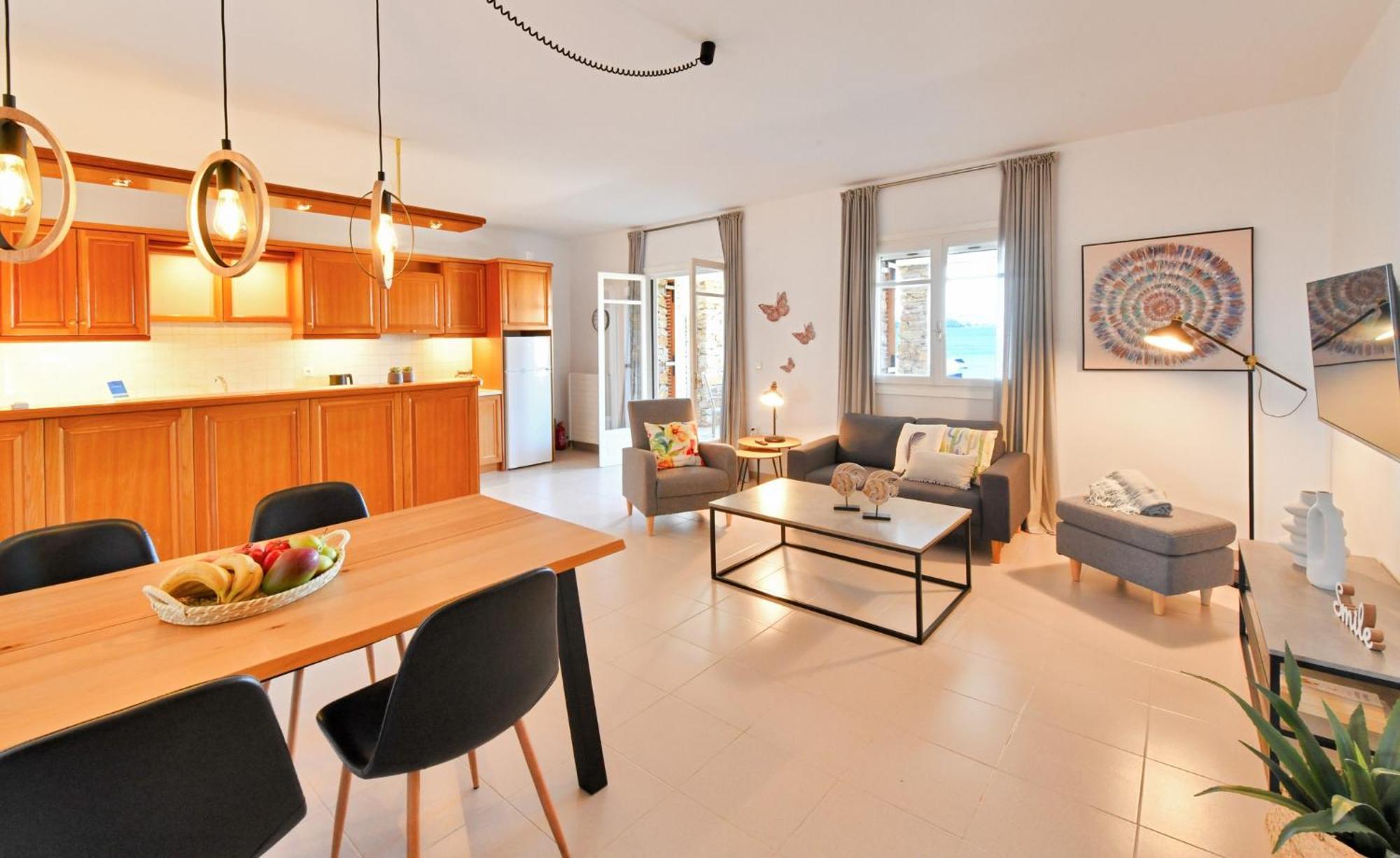 Amazing 2 Bedroom Apartment Overlooking The Marina Of Vourkárion Exterior foto